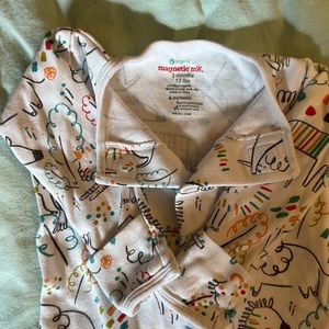 Brand: Magnetic Me onesie! 3 months up to 12 pounds. Magnetic zipper!